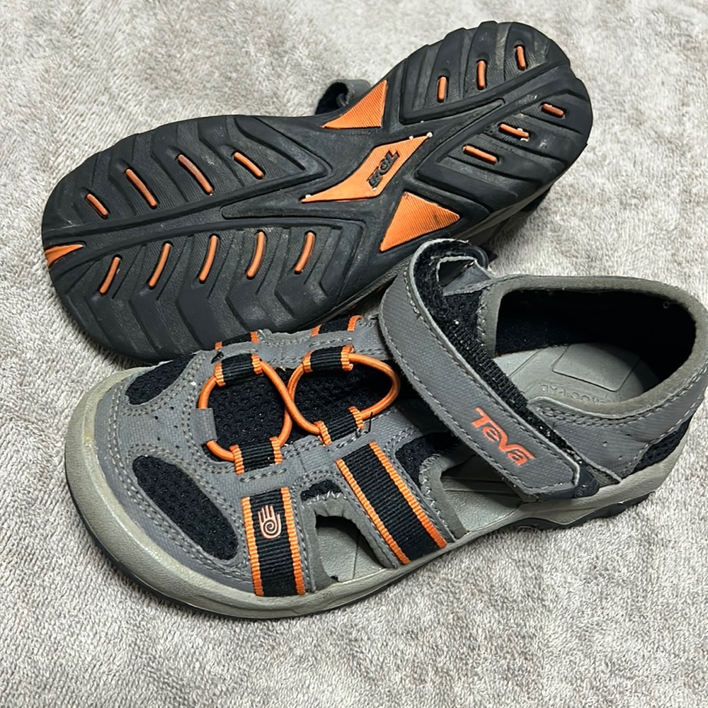 Teva boys size 13